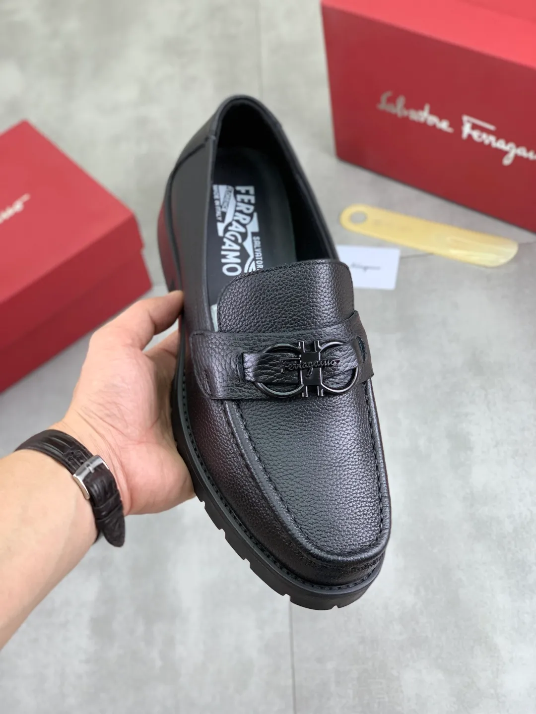 Men's Men's Shoes 💰P480💰[New Style] Water-dyed Niuli 🆘[Salvatore Ferragamo] Ferragamo's latest casual business leather shoes for men! Listed simultaneously! The fabric is made of specially imported original calfskin, and the interior is made of imported water-dyed cowhide. It is absolutely luxurious and leads the fashion trend. Matching code: 38-44 (45 and 46 can be customized) Multiple colors available